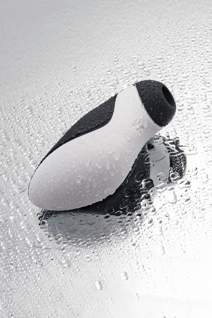 Вакуум-волновой стимулятор клитора Satisfyer Orca, черный